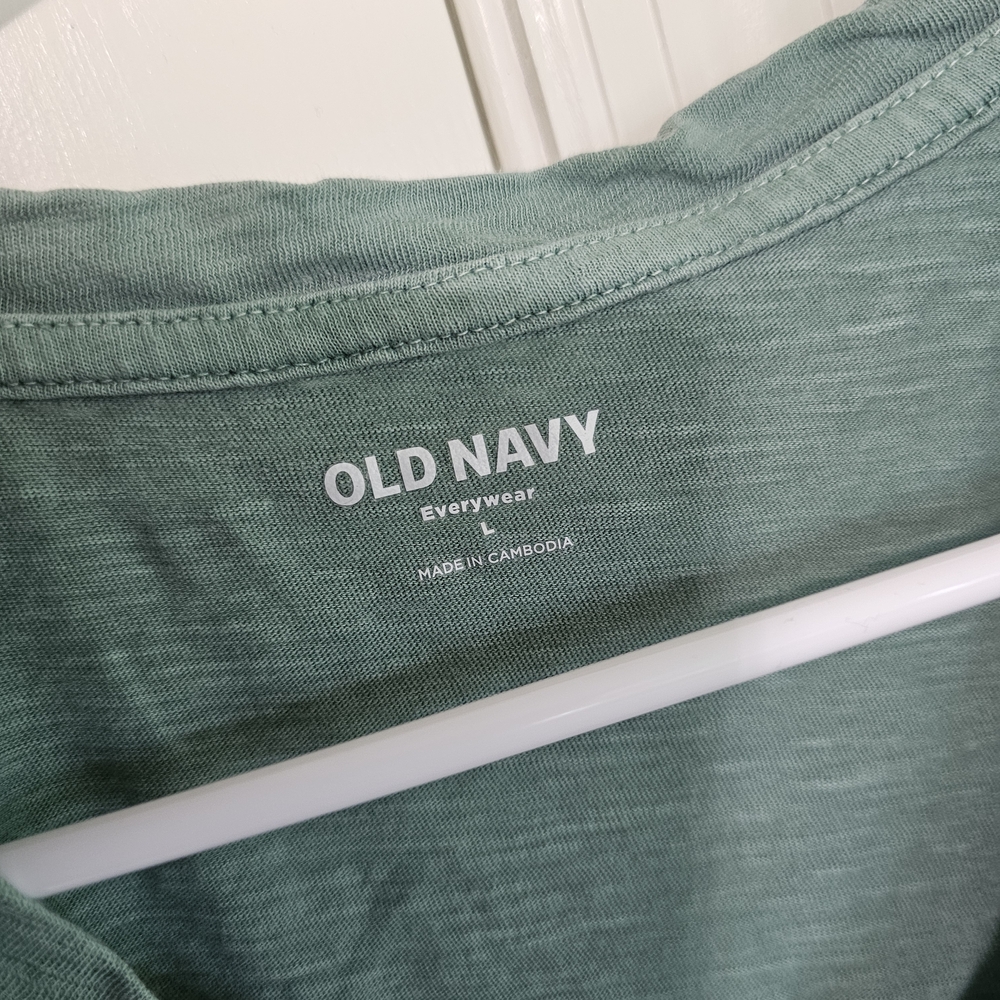 Old Navy Green Short Sleeve V-Neck Tee - Picture 2 of 2